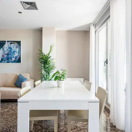 Moderno Con Vistas Al Mar En Apartamento *